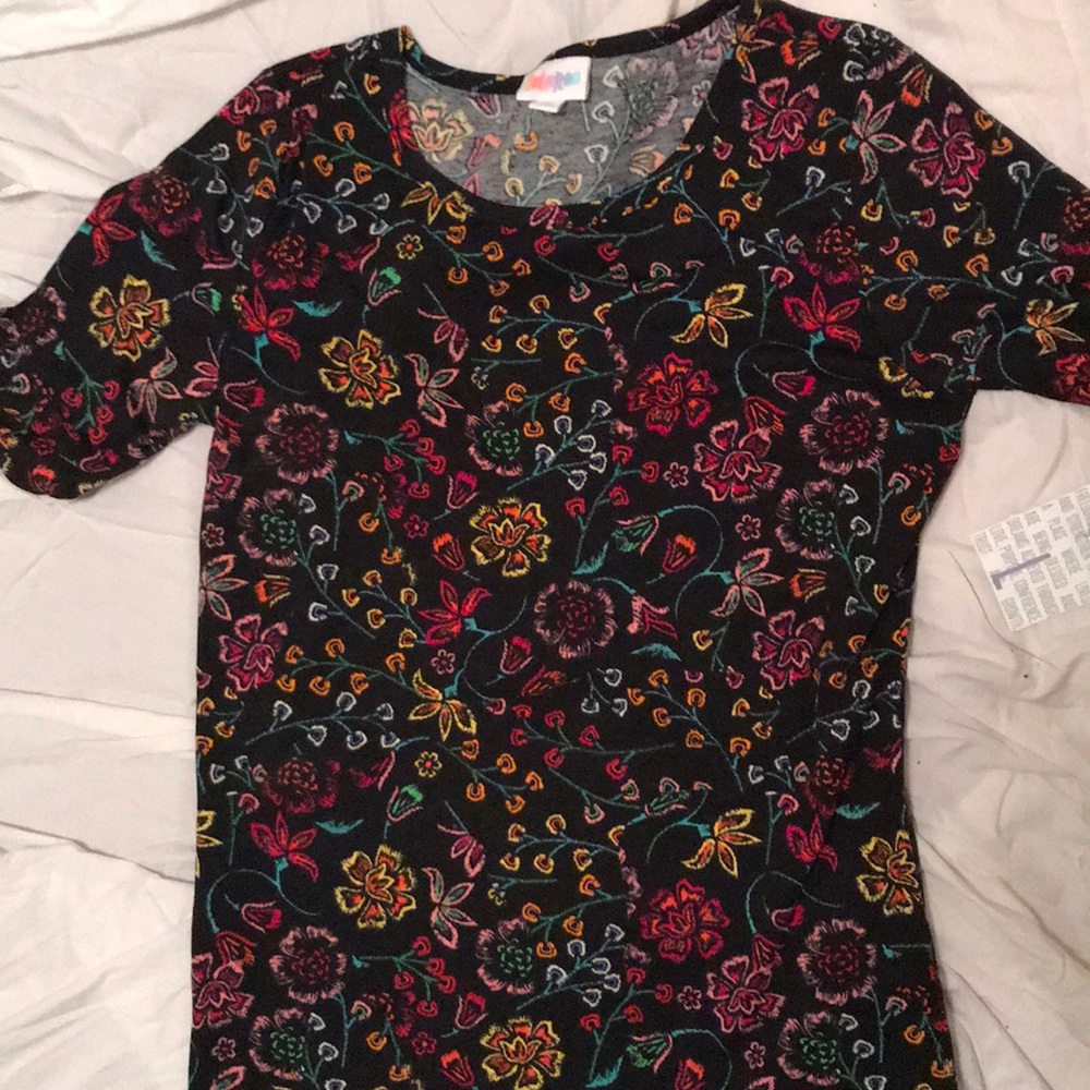Lularoe Gigi shirt